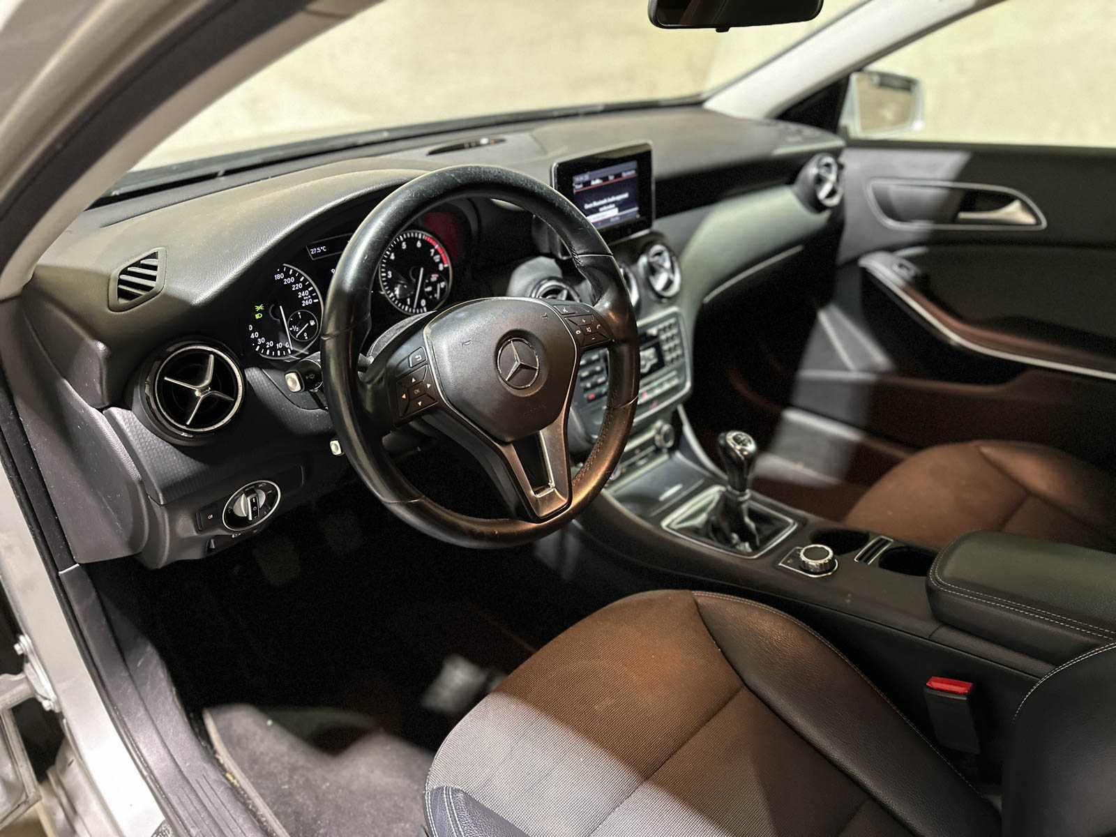 Mercedes-Benz A180 Ambition A-klasse 121pk 2012 (Origineel-NL), 75-ZJJ-1