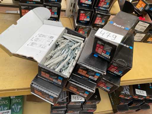 7 Boxen mit Schlagstopfen