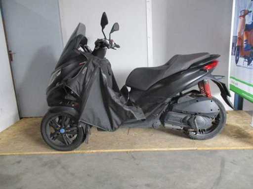 Piaggio - Motor Scooter - 300 MP3 HPE Sport ABS - Motorfiets