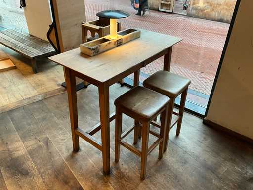 Hutten - Bartafel met 2 barkrukken