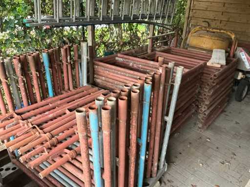 Scaffolding with security handrail and accessories Scaffolding (59x)