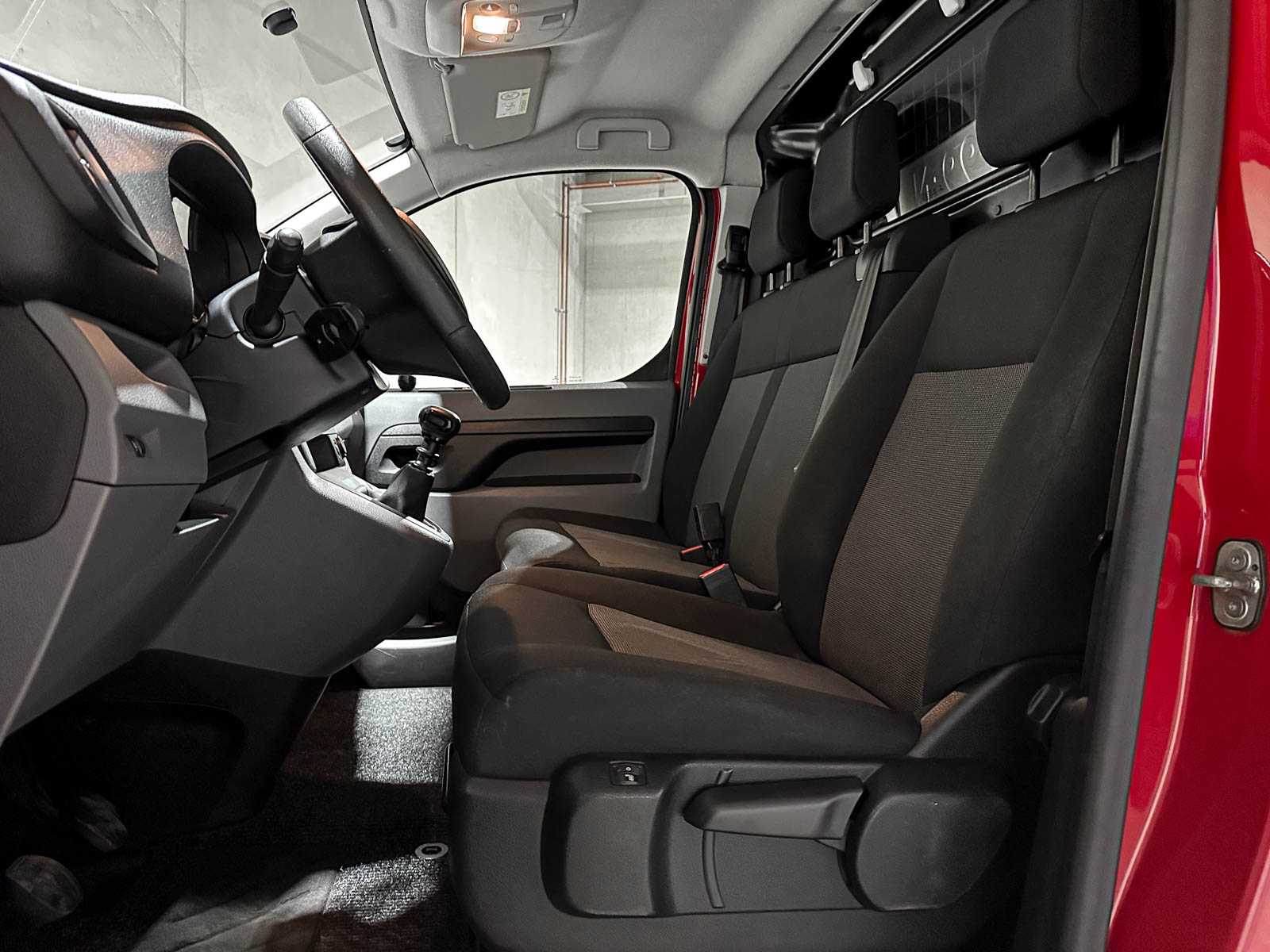 Peugeot Expert 231L 2.0 BlueHDI 120 Premium 122pk 2017 Bedrijfswagen, VRX-99-N