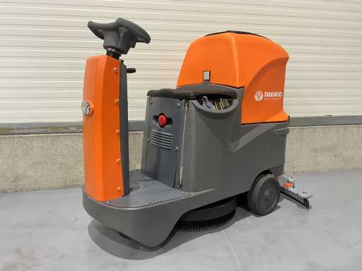 Daewoo - 2025 - DAF R70 - Balaieur automoteur