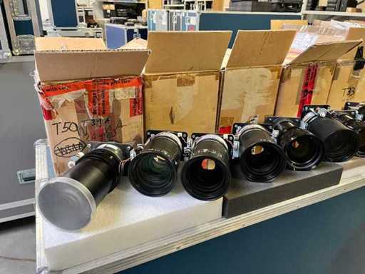 Konvolut diverse Videobeamer + Optiken + Lampen v. Sanyo & Eiki, inkl. Cases & Zubehör