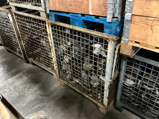 Batch of Mercedes-Benz auto parts