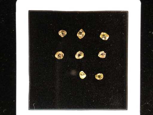 Diament o masie 1,02 karatu certyfikowany jako naturalny diament