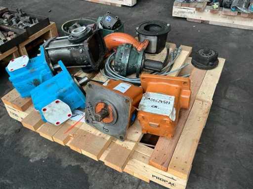 Partij diverse hydraulische onderdelen