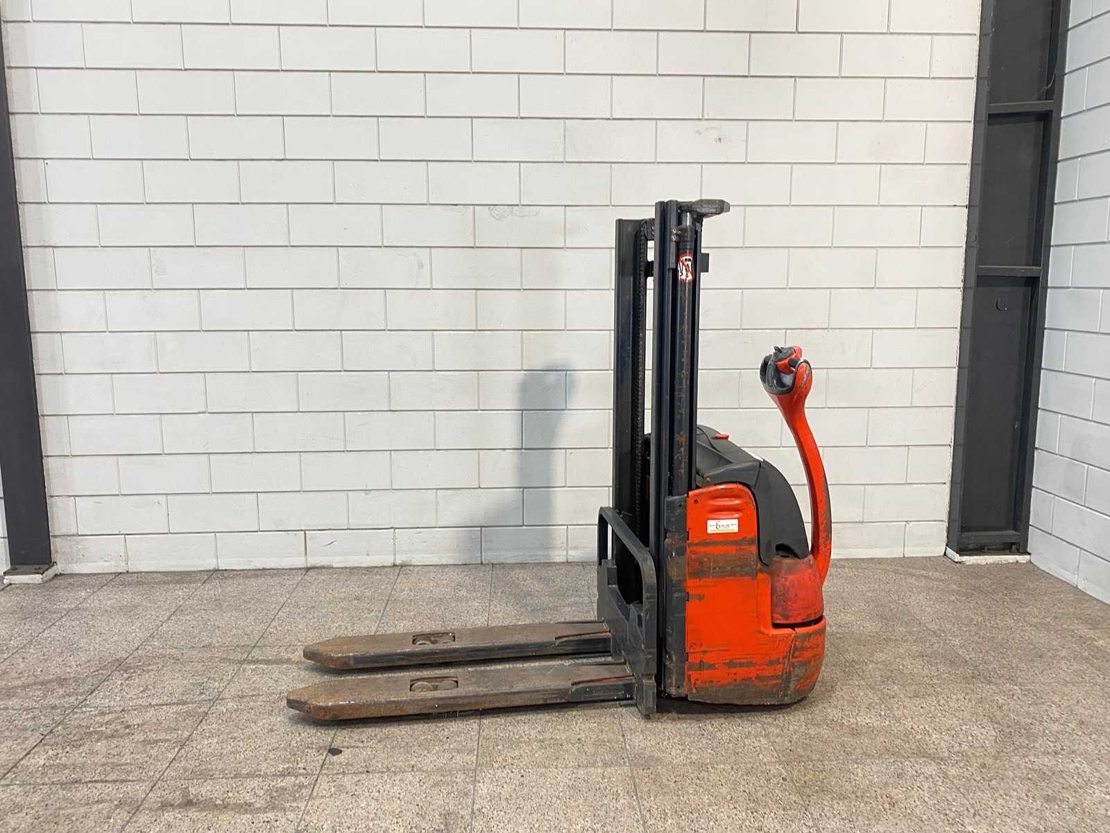 Linde – 2007 – L10 – Stacker