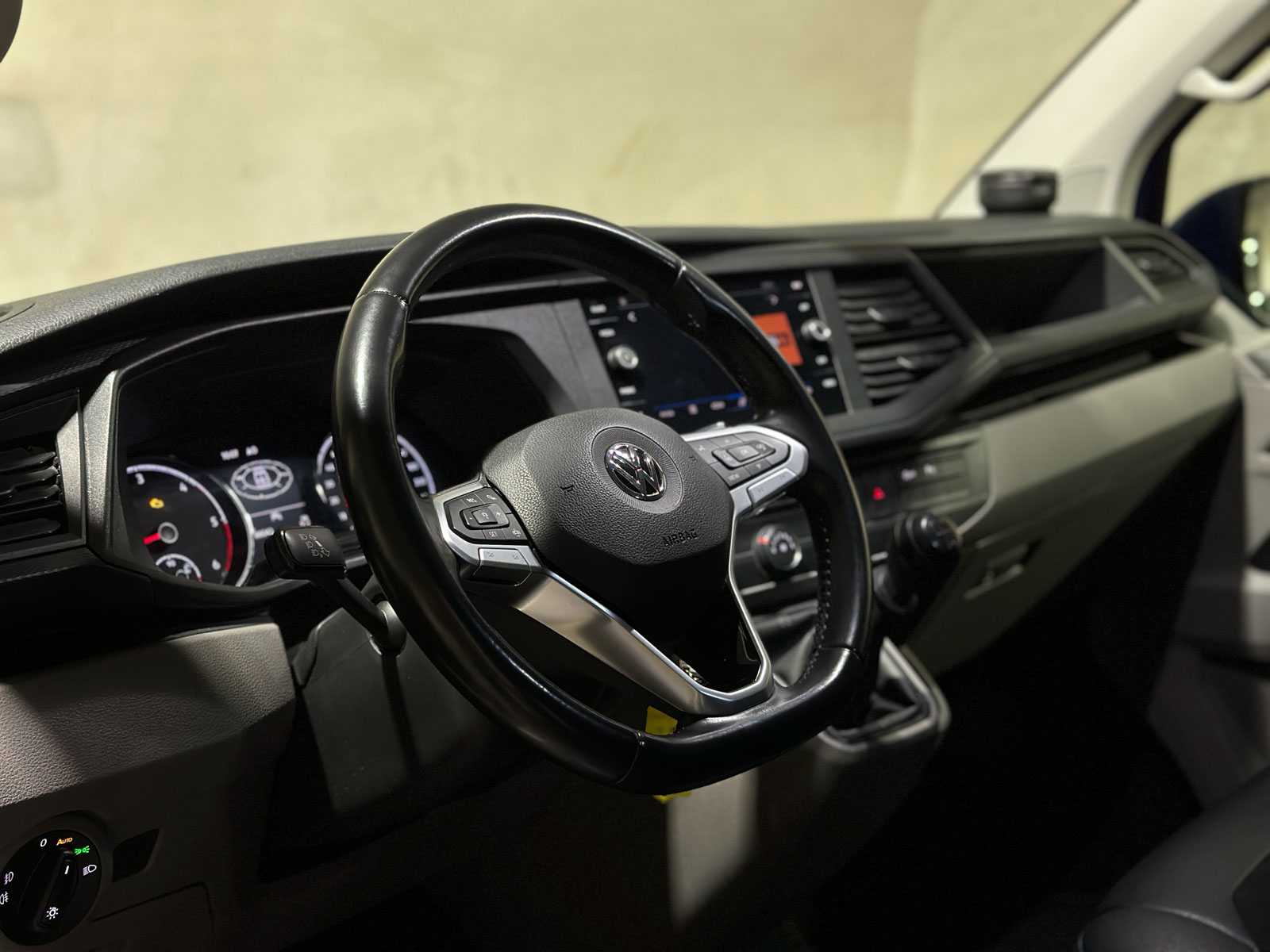 Volkswagen Transporter 2.0 TDI L2H1 30 DC 6-Persoons Highline 150pk 2020 (Origineel-NL), VGK-42-L Bedrijfswagen