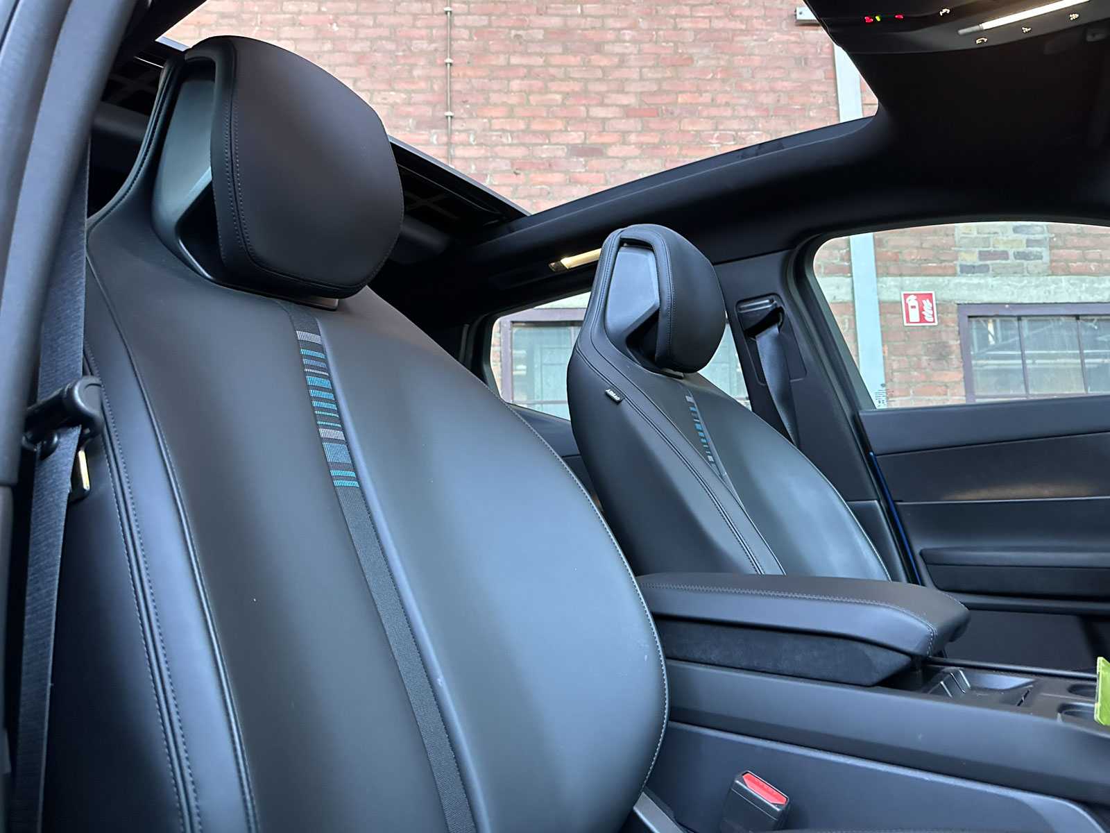 Fisker Ocean Extreme 113kWh 573pk 2024 (Origineel-NL), X-864-TZ