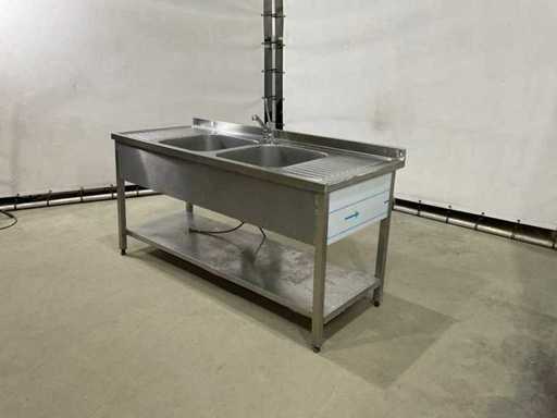 Doppio lavello in acciaio inox con rubinetto