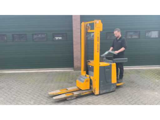 bd2b0019-47e2-47ab-a14a-7fc61ace42e5.mp4