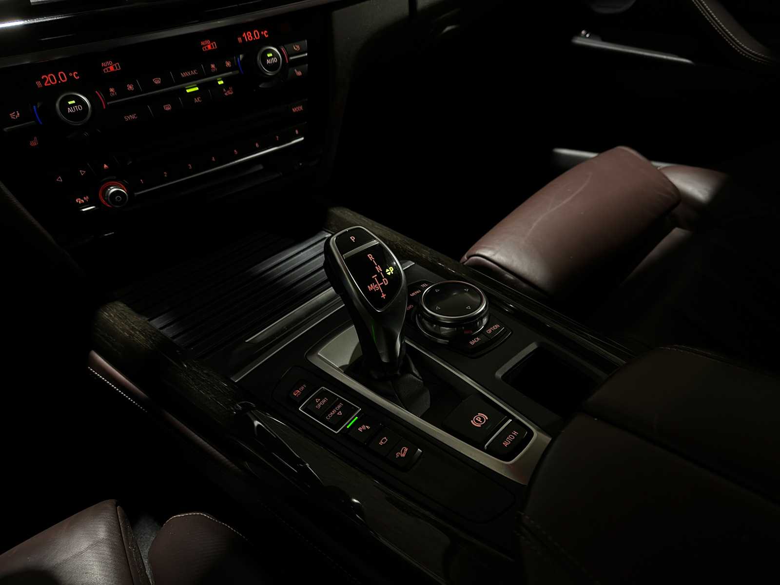 BMW X5 xDrive50i 4.4 V8 High Executive 449pk 2014, J-094-RR