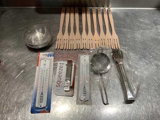 Ró?ne przybory kuchenne