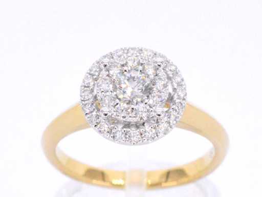 Bague d’entourage en or sertie de diamants