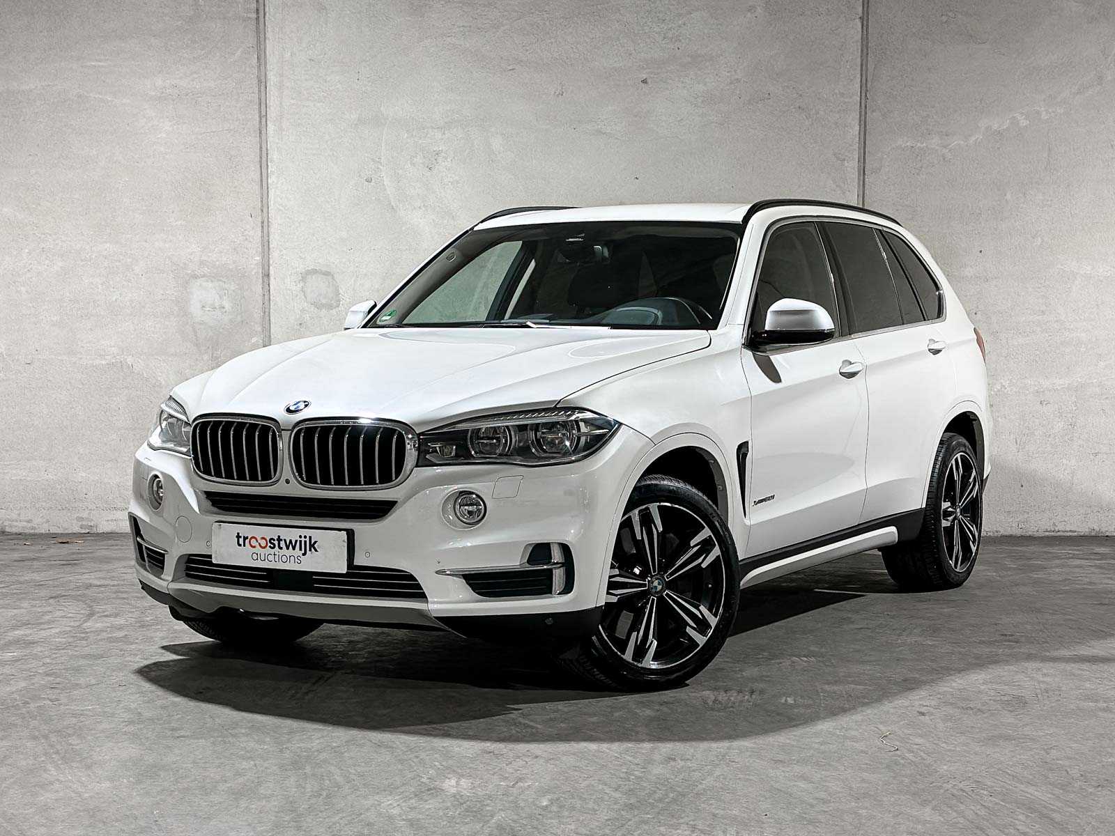 BMW X5 xDrive50i 4.4 V8 High Executive 449pk 2014, J-094-RR