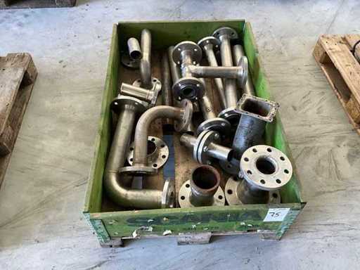 Beaucoup de tuyaux en acier inoxydable