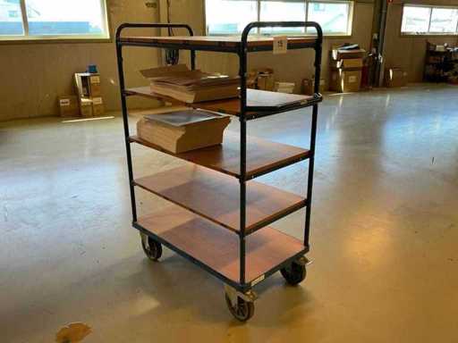 Tramway à quai Fetra 8241