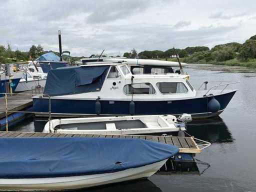 Den Broecke motor boat