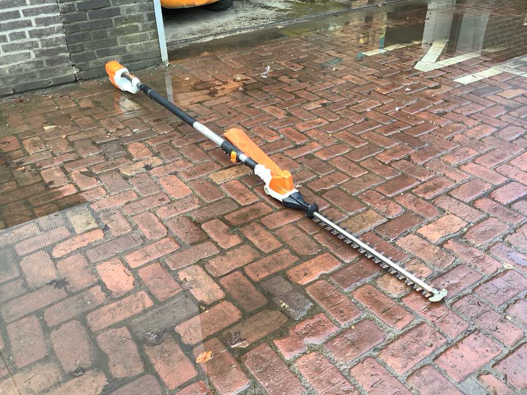 Pole hedge trimmer