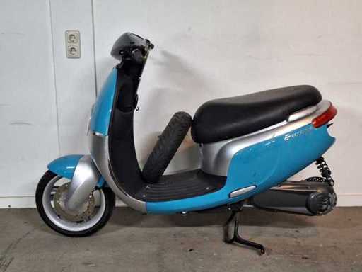 Ecooter E1S, trotiter electric cu moped de 45 km