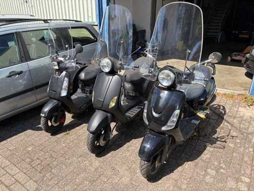Sym und AGM: Sym Fiddele 2 60s, Sym tanik 50, AGM retro 50. Mopeds