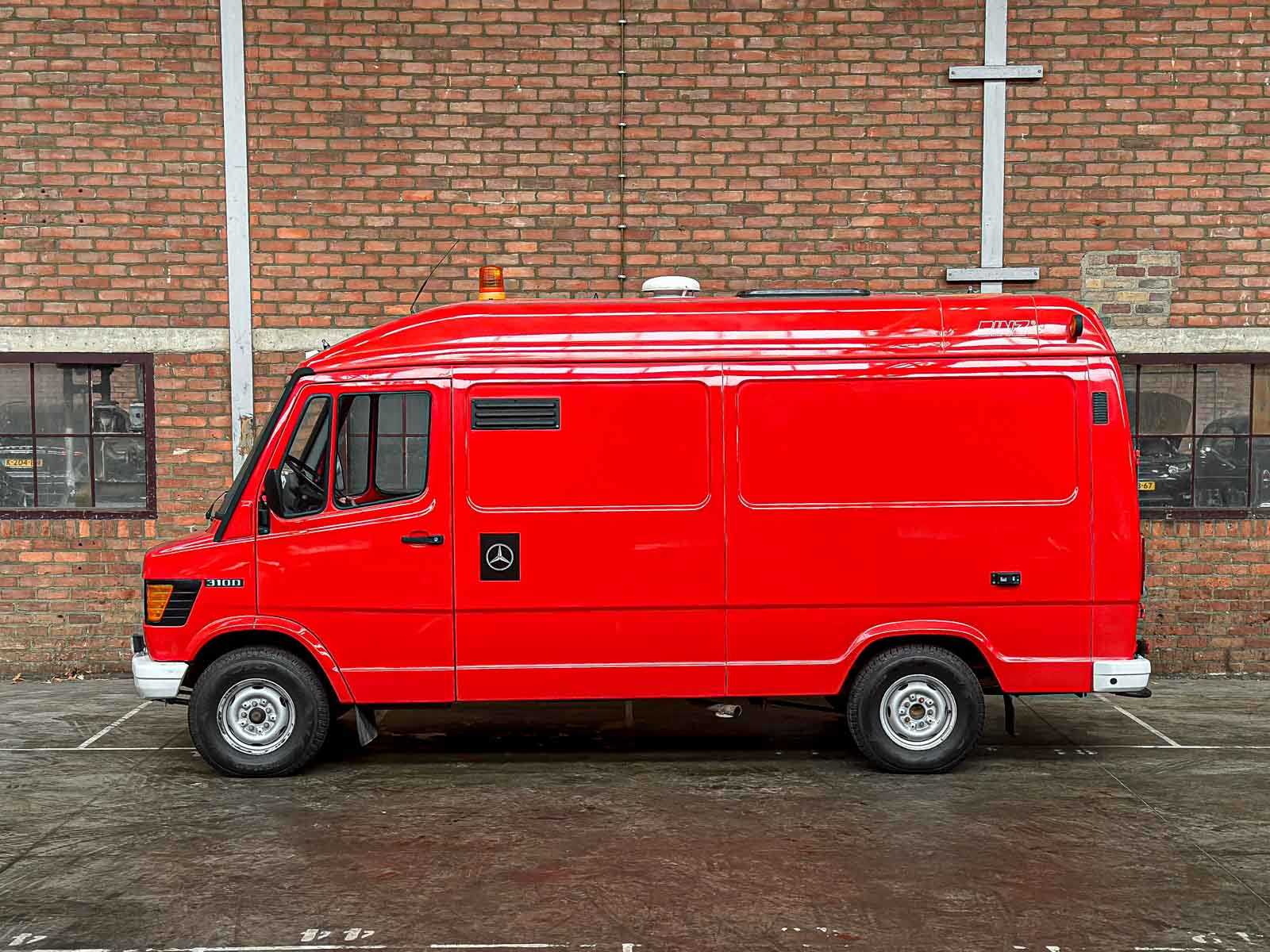 Mercedes-Benz -Brandweerwagen- 310D hoog G.V.W. Lang/Laag 95pk 1994, V-76-NGP