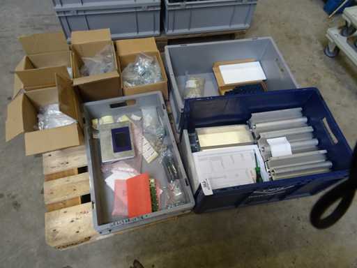 Lotto di materiale per l'installazione