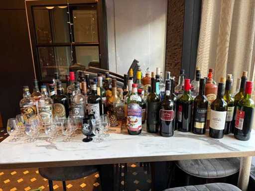 Un groupe de spiritueux distillés a été ouvert