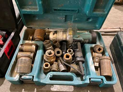 MAKITA TW1000 Impact Wrench
