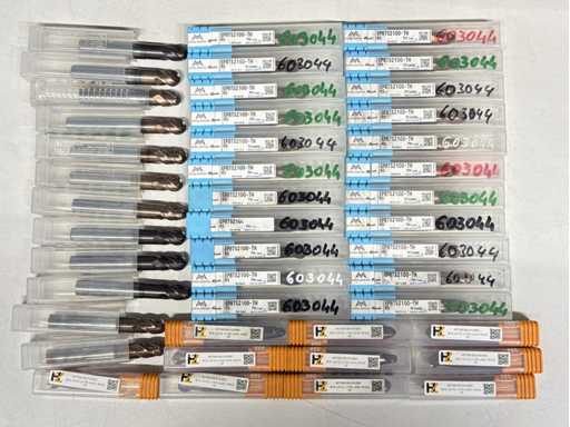   Beaucoup d’outils en carbure solide