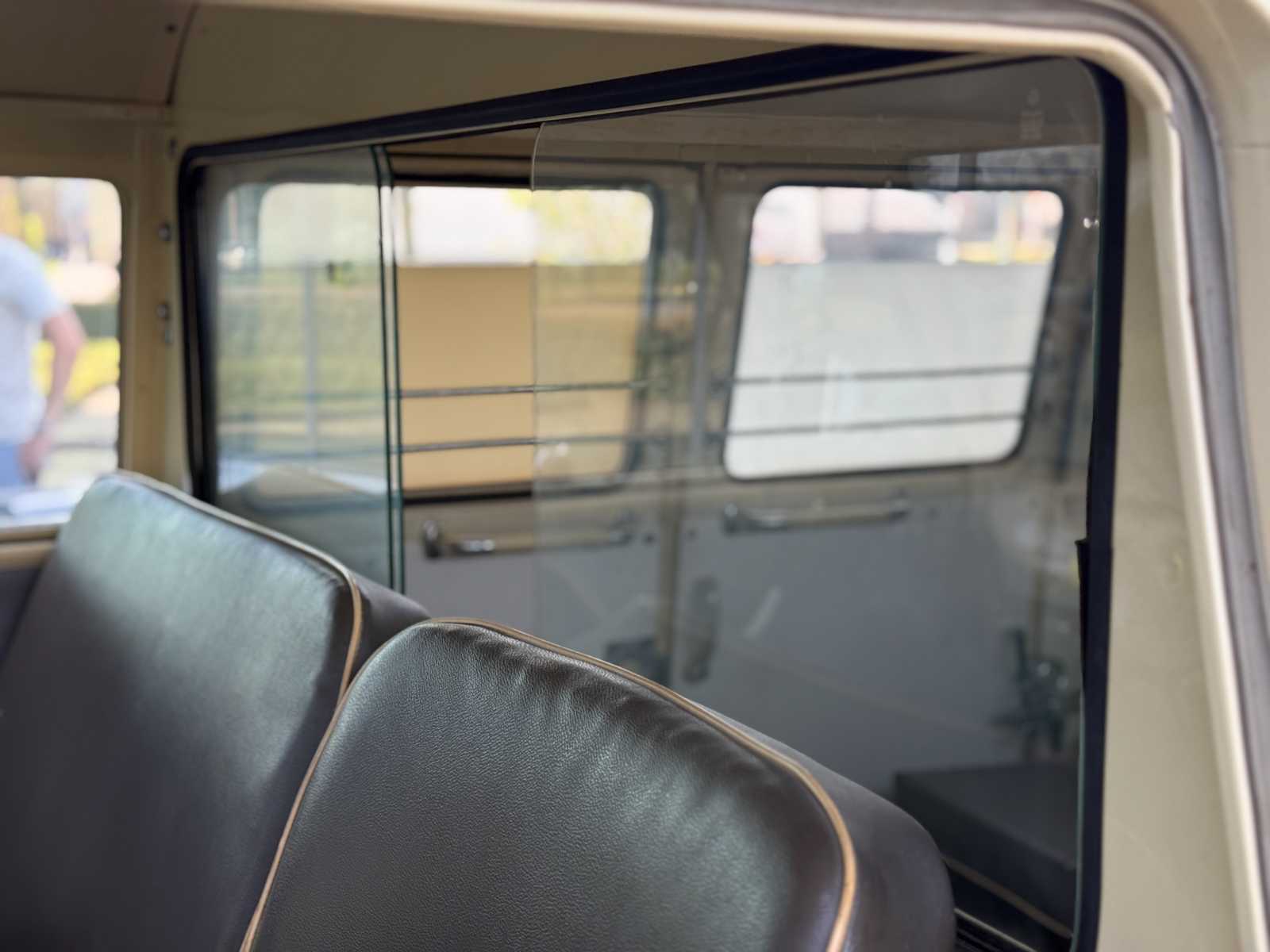Volkswagen T1 Ambulance Transporter 1500-27 1965, BE-02-41