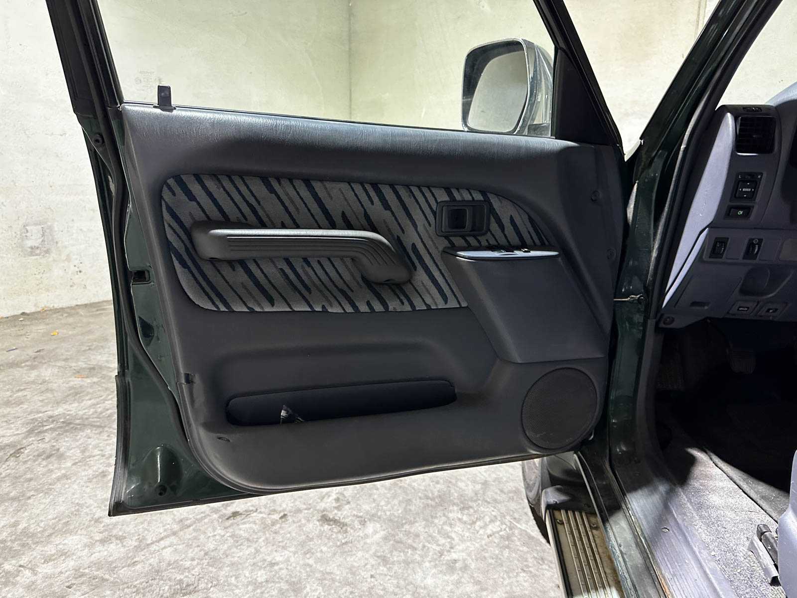 Toyota LandCruiser 90 3.0 HR Blind Van 123pk 2000 (Origineel-NL), 27-VS-NR