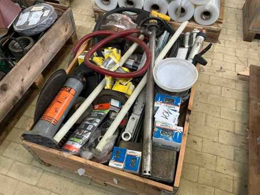 Stock d’accessoires, de pièces détachées et de stocks d’entrepôt