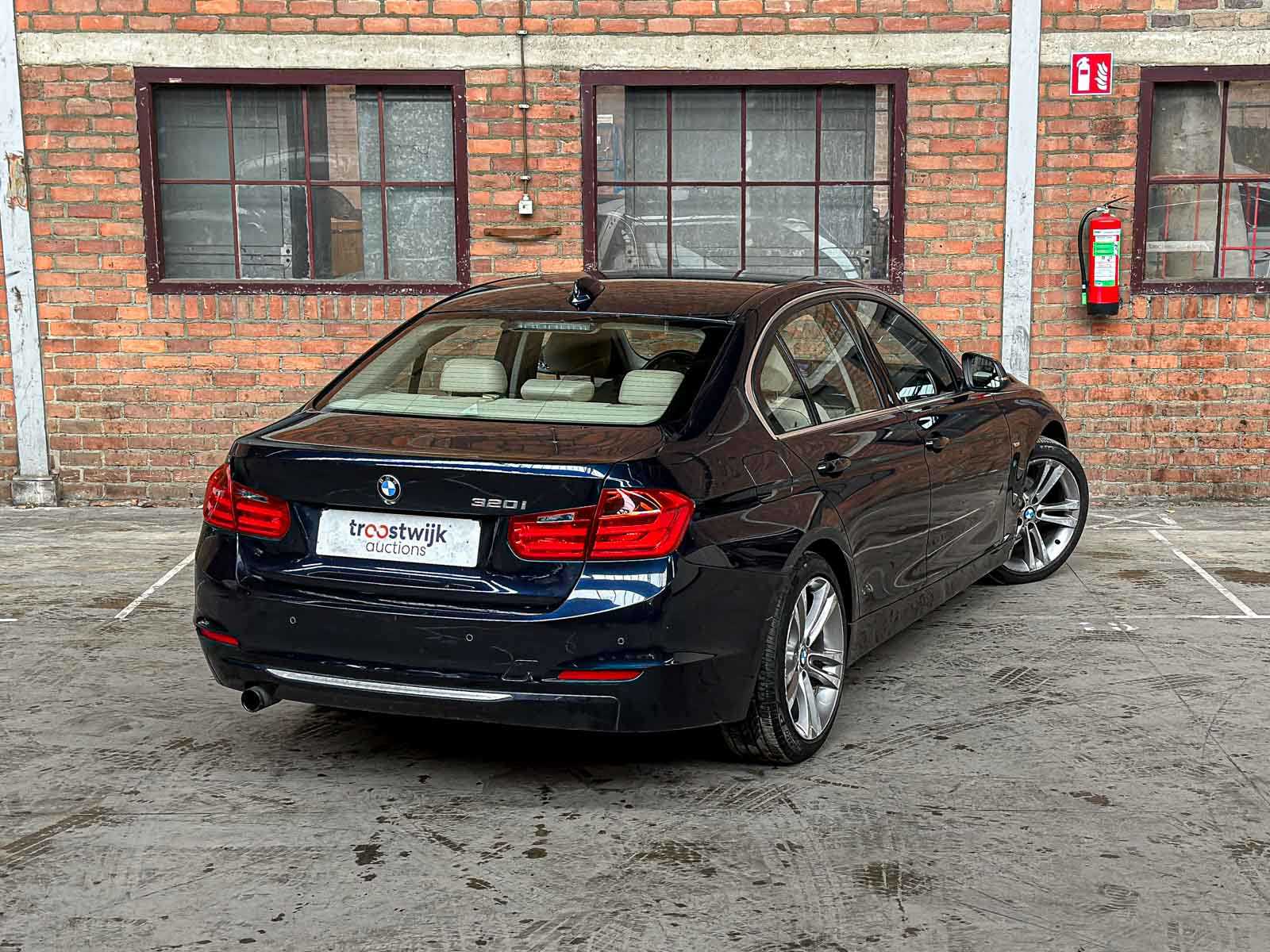 BMW 320i EfficientDynamics Edition Upgrade Edition 170pk 2013 (Origineel-NL) 3-serie, 1-SLL-03