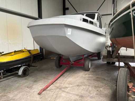Iahtul motor Rogger 850 AK