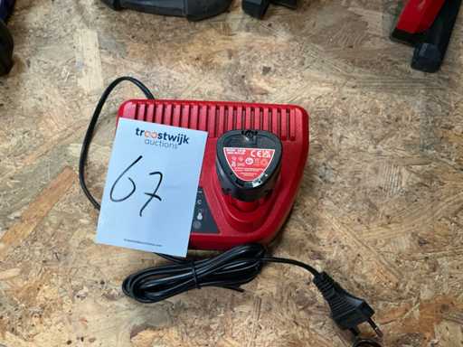 2023 Milwaukee C12C Batterieladegerät mit Batterie