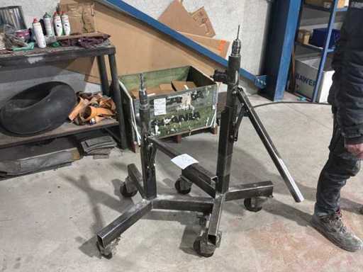 Pneumatischer Bohrer mit Stativ (2x)