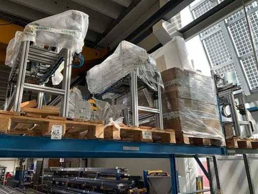 Lots of mounting material in 4 pallets