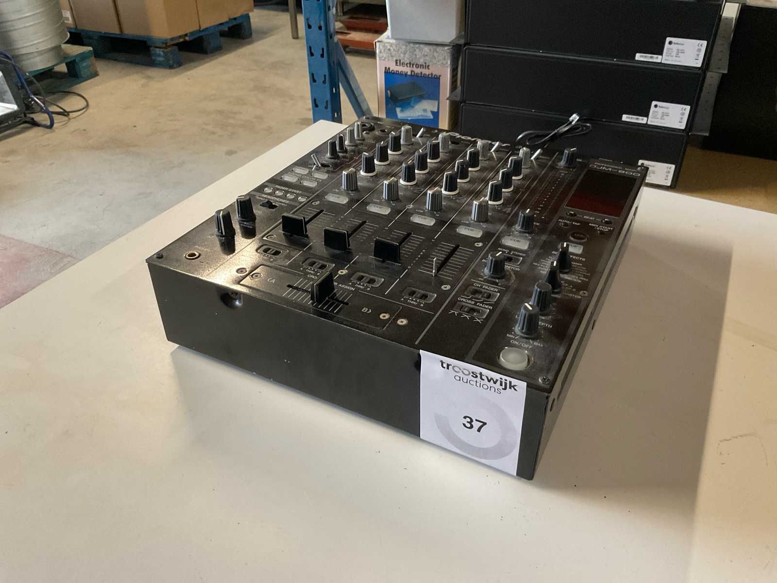 Pioneer DJM-800 Digital Mixing Console | Troostwijk Auctions