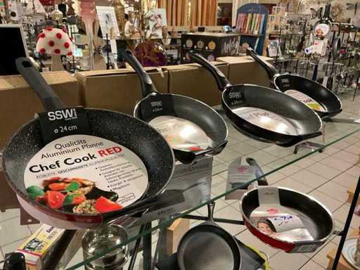 SSW and GWS Pans (6x) + cast iron oval pan with trivet