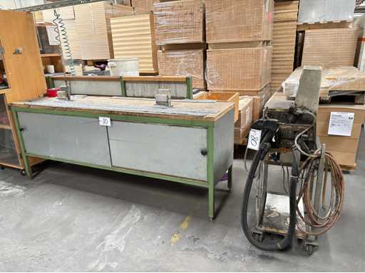 Établi NORDSON avec pistolet à colle thermofusible