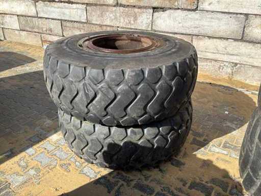 Michelin XHA Traktorreifen auf Felge (2x)