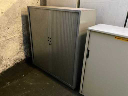 Szafka na akta z dwoma drzwiami