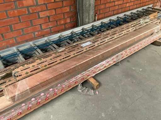 Vari scaffali in cedro