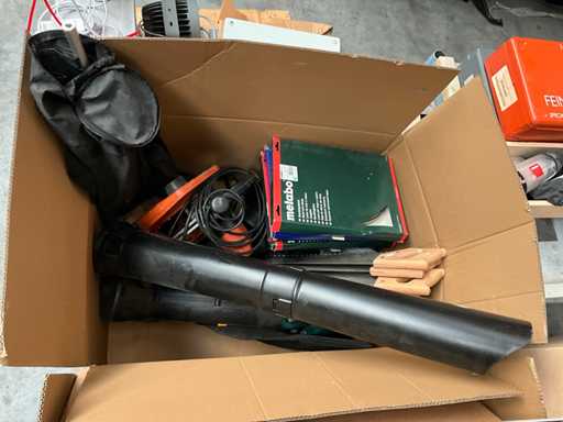 Lotto di attrezzi per foresta e giardino