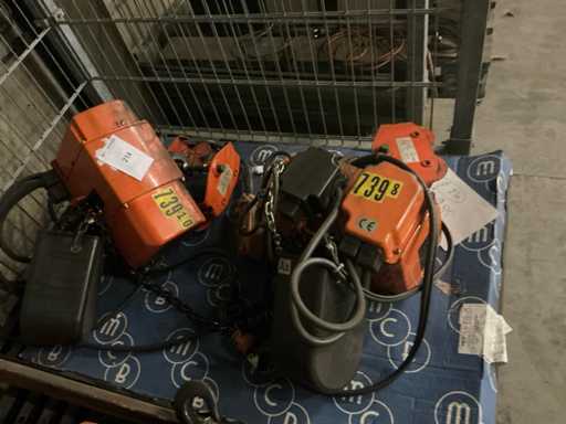 Hitachi 1/4S2 Chain Hoist (2x)