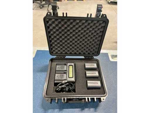 Swit & Baxxtar - set batterie NP-F, ad esempio per Sony o Cosmo C1; Con loader e custodia, come nuovi