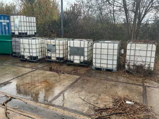 IBC containers (8x)