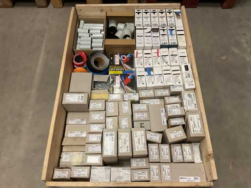Lotto di materiale per l'installazione